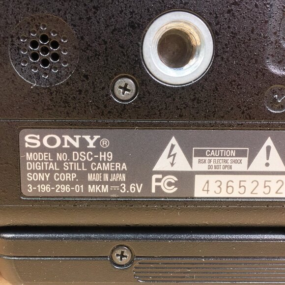 Sony Cyber-shot DSC-H9 / 8.1MP / 15x Zoom / Carl Zeiss Lens / Made in Japan - Picture 9 of 10